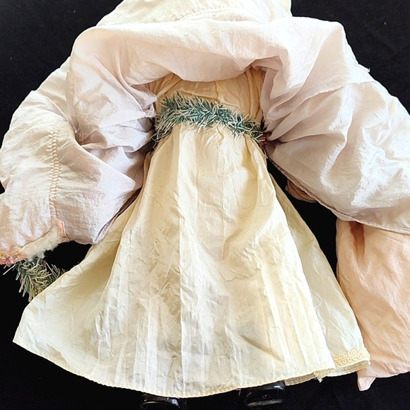 Vintage Brinn's Cream and Pink Victorian Collectible Santa Claus Figurine/Stand - Picture 9 of 13